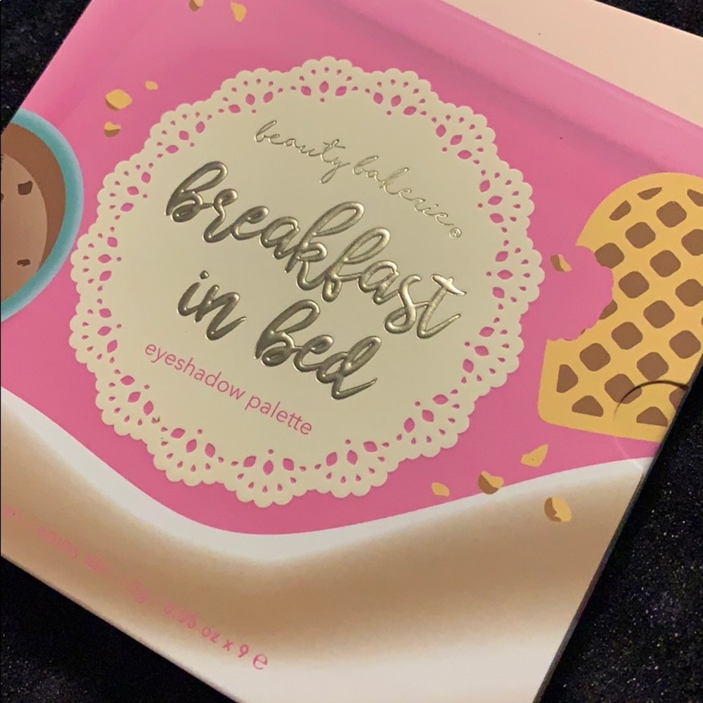 Breakfast in bed eyeshadow palette